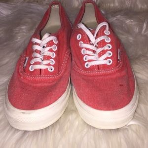 ❣️. Vans ❣️. These are cute and very clean